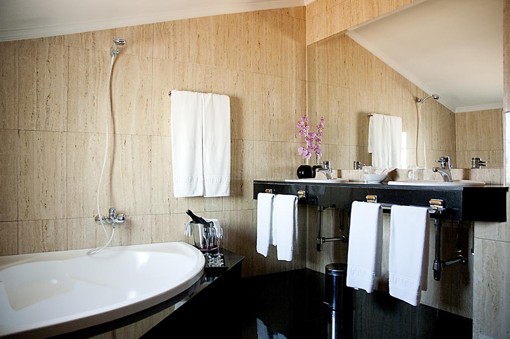 Hotel Arumi Santa Eugenia de Berga Zimmer foto